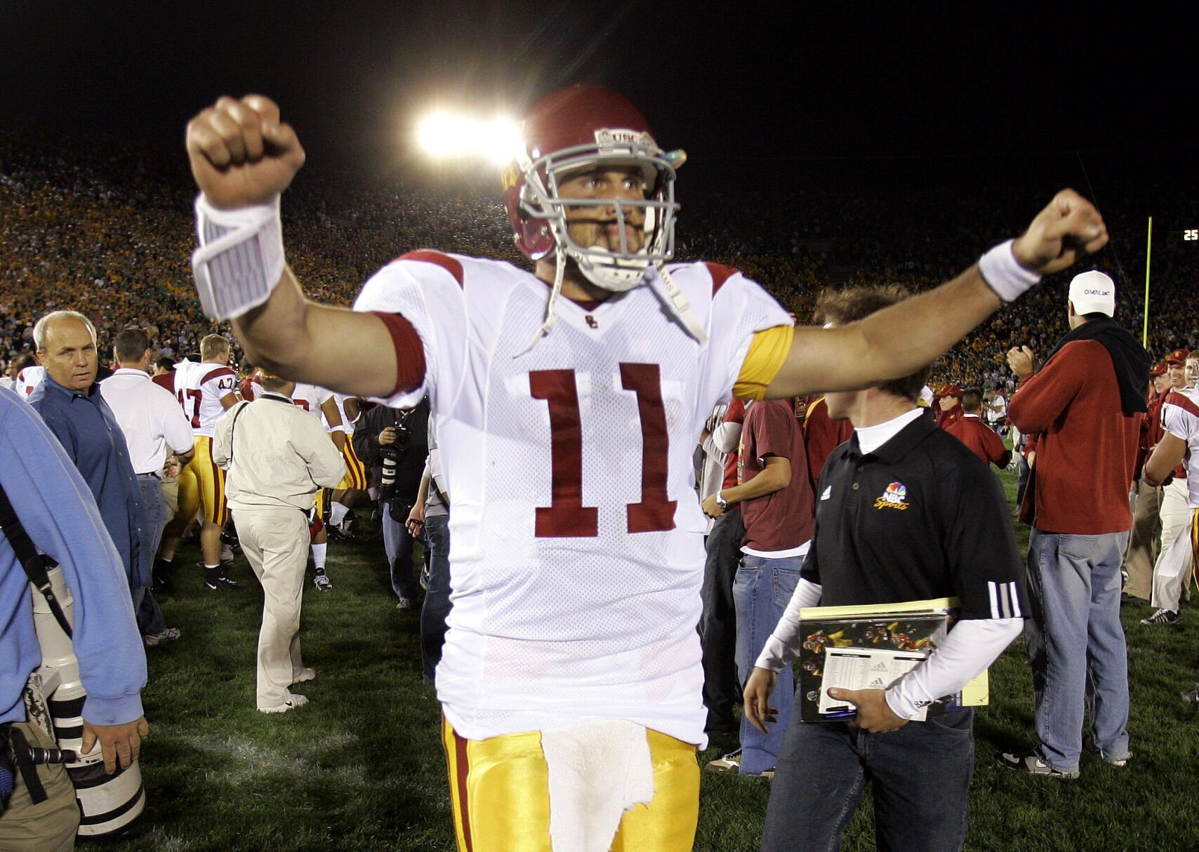2005: QB Matt Leinart leads USC to 28th straight win